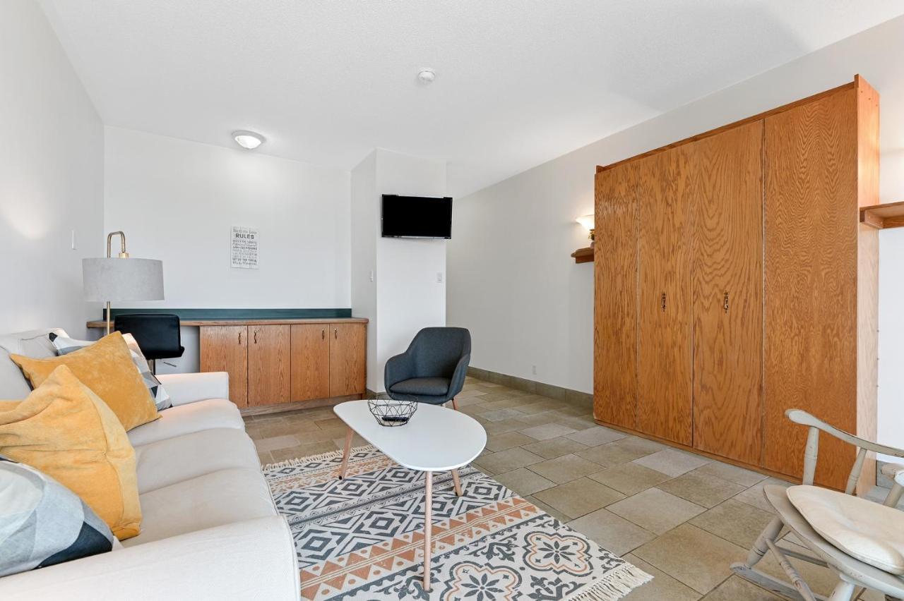 Baptiste Lake Lodge Harcourt エクステリア 写真