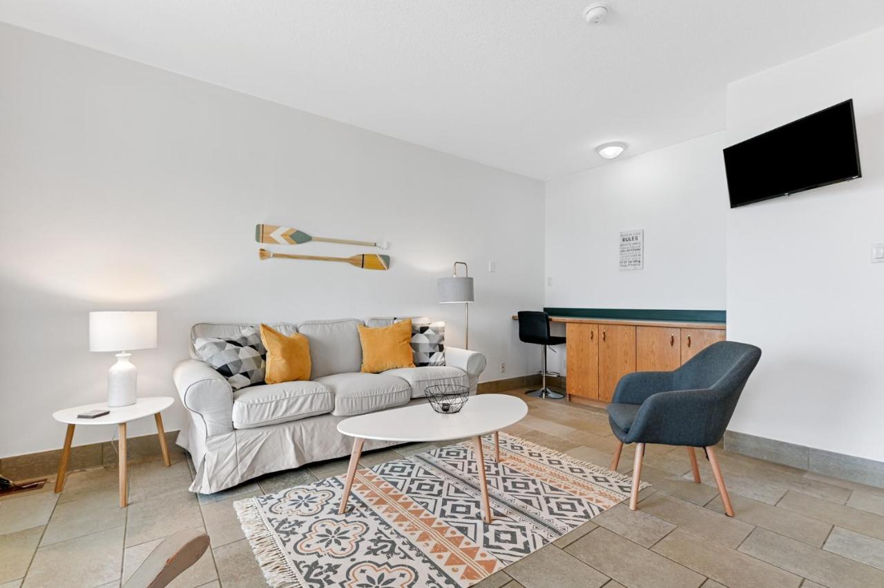 Baptiste Lake Lodge Harcourt エクステリア 写真